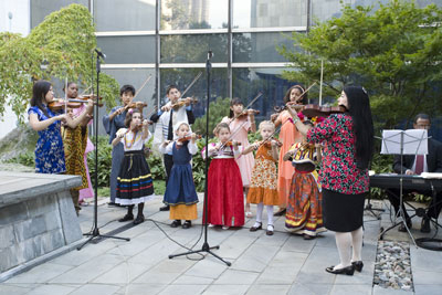 The Tarumi Violinists Playing for Secretary-General Ban Ki-moon at the Peace Bell ceremony in observance of the Internationl Day of Peach: “Peace - A Climate for Change”